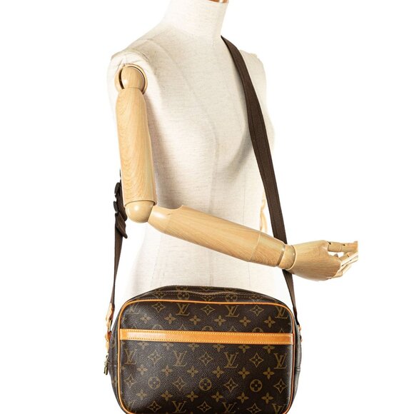 Louis Vuitton Handbags - Louis Vuitton Pre-loved 2002 Monogram Reporter crossbody